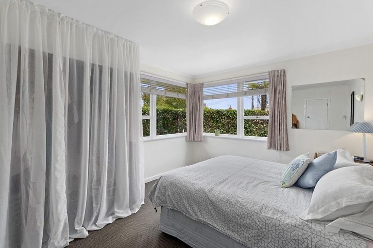 Photo of property in 90 Tiroroa Avenue, Te Atatu South, Auckland, 0610