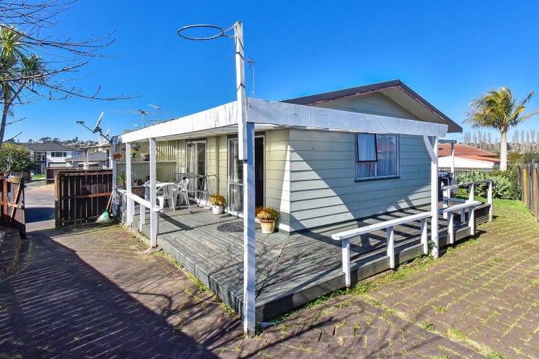 Photo of property in 6b Kereru Place, Half Moon Bay, Auckland, 2012