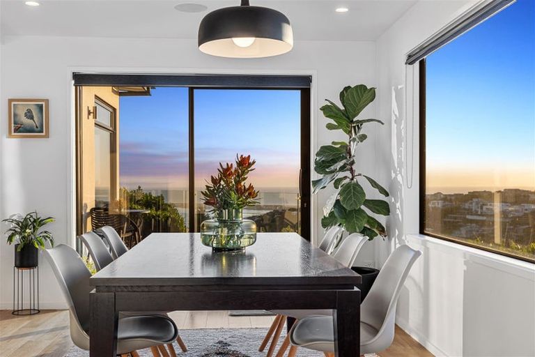 Photo of property in 17 Drayton Drive, Mount Pleasant, Christchurch, 8081