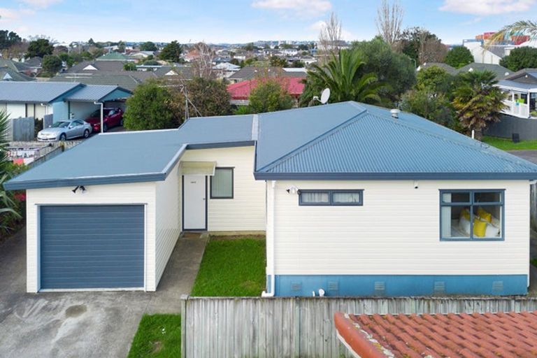 Photo of property in 32d Gifford Road, Papatoetoe, Auckland, 2025