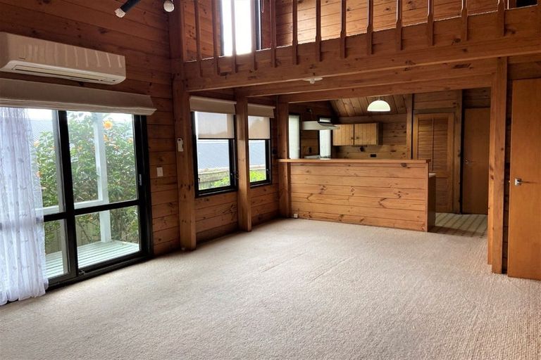 Photo of property in 1 Highlands Place, Highlands Park, New Plymouth, 4312