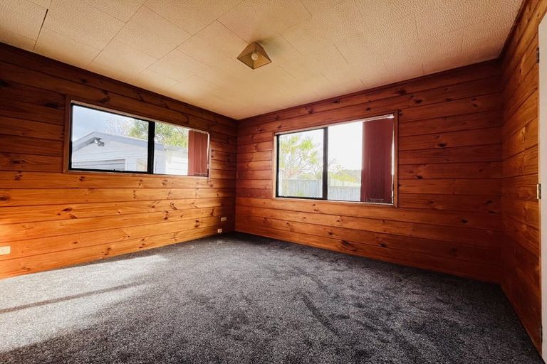 Photo of property in 36 Meadowvale Rise, Titirangi, Auckland, 0604