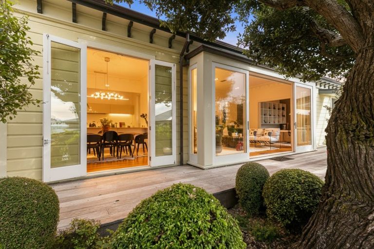 Photo of property in 117 Pirie Street, Mount Victoria, Wellington, 6011