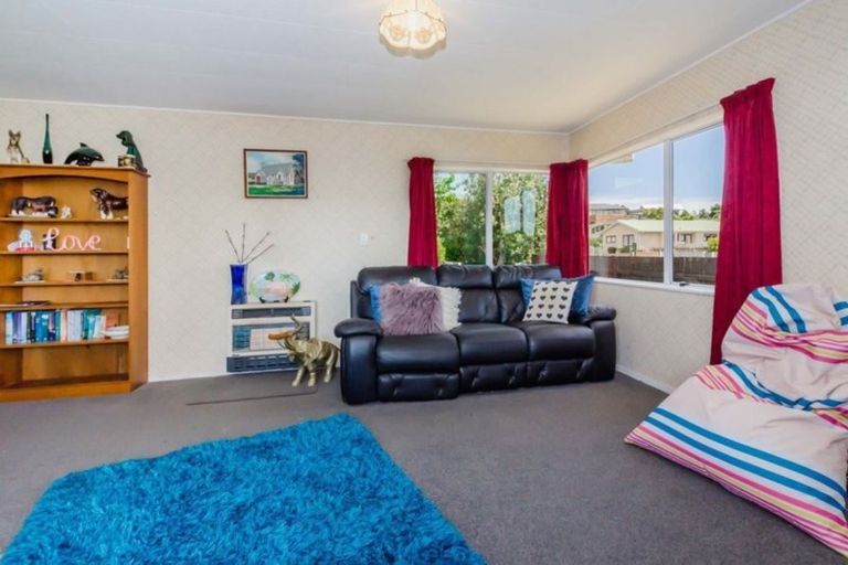 Photo of property in 96 Queens Road, Waikanae Beach, Waikanae, 5036