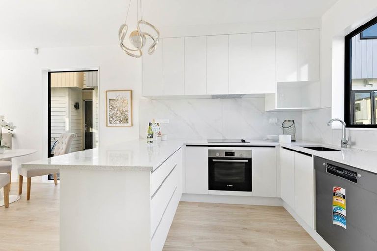 Photo of property in 6/101 Botany Road, Botany Downs, Auckland, 2010