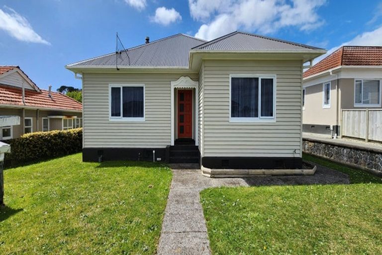 Photo of property in 107 Brooklands Road, Brooklands, New Plymouth, 4310