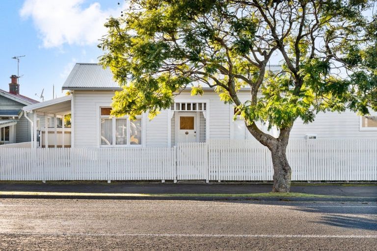 Photo of property in 48 Carnell Street, Napier South, Napier, 4110