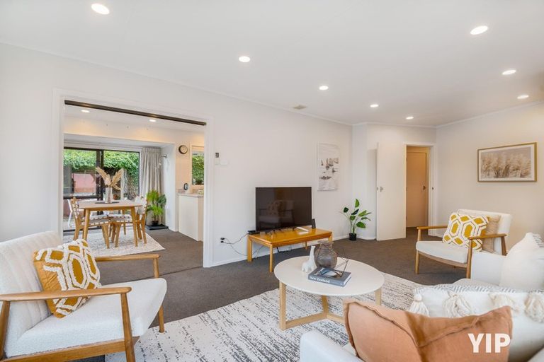 Photo of property in 96 Stewart Drive, Newlands, Wellington, 6037