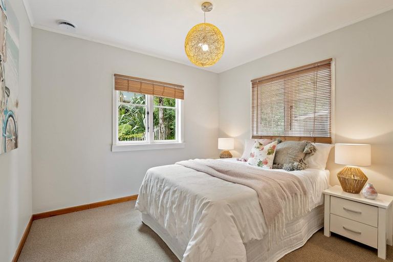 Photo of property in 5 Grovelands Way, Titirangi, Auckland, 0604