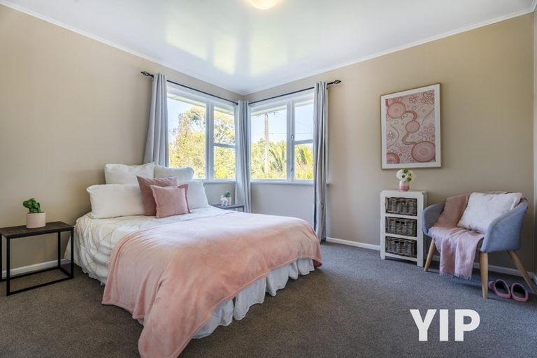 Photo of property in 10 Turville Crescent, Newlands, Wellington, 6037