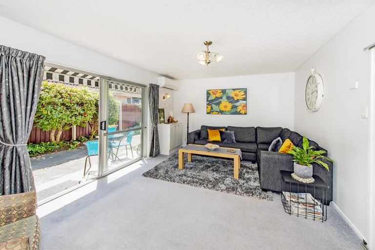 Photo of property in 1a Calbreath Place, Russley, Christchurch, 8042