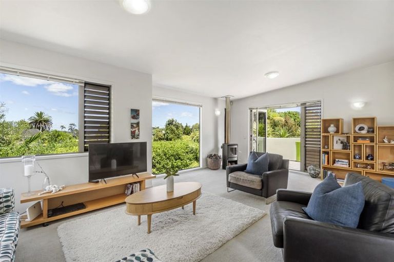 Photo of property in 2/25 Auld Street, Torbay, Auckland, 0630