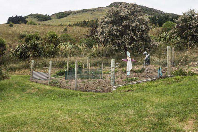 Photo of property in 5447 Christchurch Akaroa Road, Duvauchelle, 7582