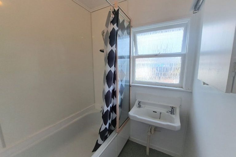 Photo of property in 2/29 Taharoto Road, Takapuna, Auckland, 0622