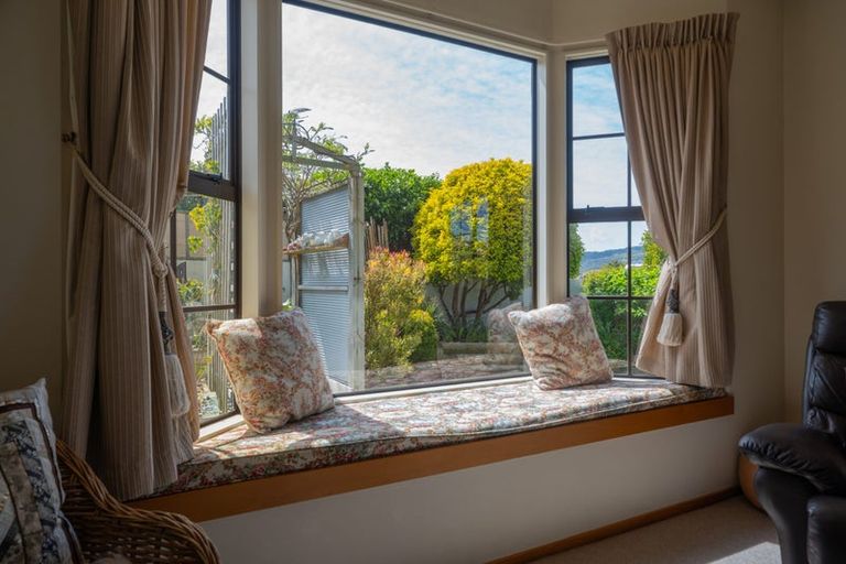 Photo of property in 158 Westchester Drive, Churton Park, Wellington, 6037