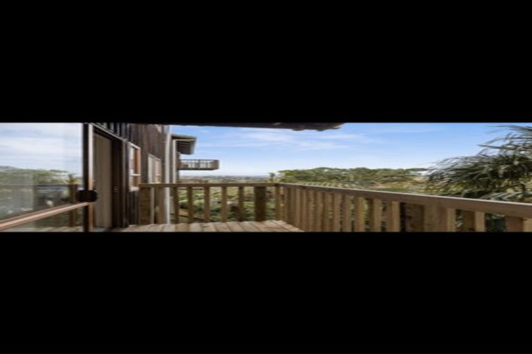 Photo of property in 1/807 East Coast Road, Northcross, Auckland, 0630