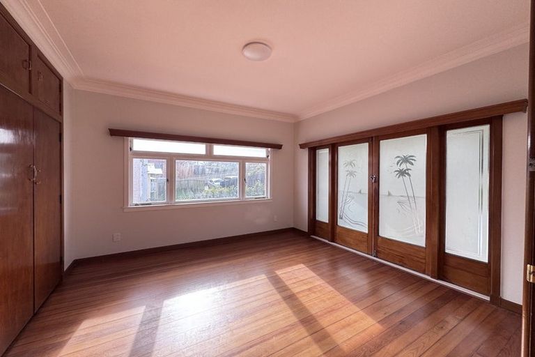 Photo of property in 39 Staveley Avenue, Mount Roskill, Auckland, 1041