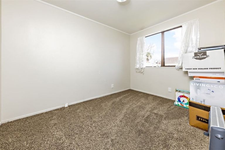 Photo of property in 2/11 Etherton Drive, Weymouth, Auckland, 2103