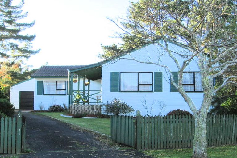 Photo of property in 34 Redlands Grove, Swanson, Auckland, 0612