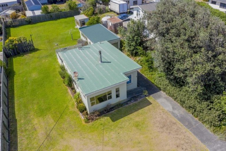 Photo of property in 32 Rua Avenue, Waitarere Beach, Levin, 5510