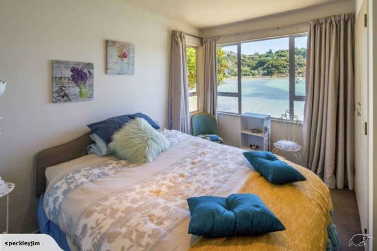 Photo of property in 18a Trevor Terrace, Paremata, Porirua, 5024