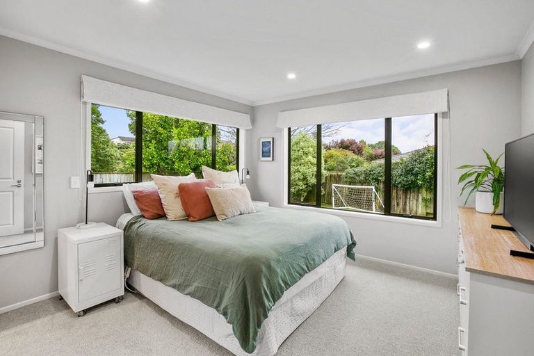 Photo of property in 11 Montrose Place, Highlands Park, New Plymouth, 4312