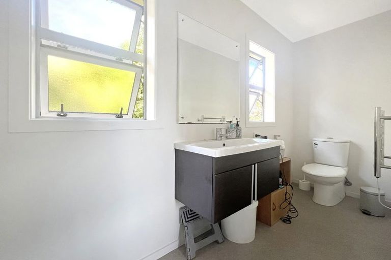 Photo of property in 87 Taylor Terrace, Tawa, Wellington, 5028