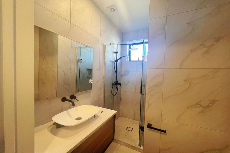 Photo of property in 25 Kiteroa Terrace, Rothesay Bay, Auckland, 0630