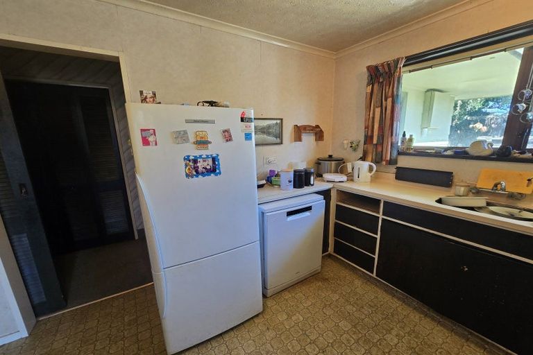 Photo of property in 41 Rhodes Drive, Kelvin Grove, Palmerston North, 4414