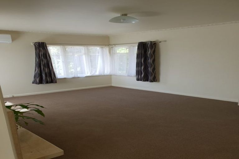 Photo of property in 37 Woodglen Road, Glen Eden, Auckland, 0602