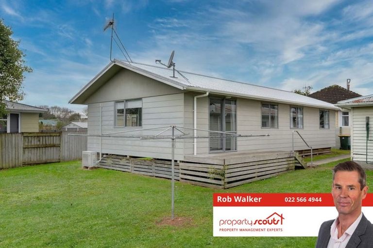 Photo of property in 71 Queenwood Road, Levin, 5510