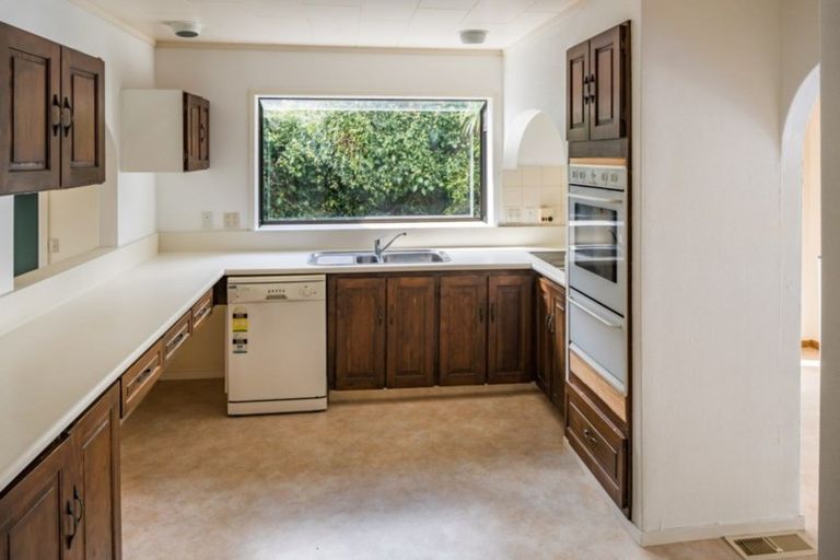 Photo of property in 68 Kahu Road, Paremata, Porirua, 5024