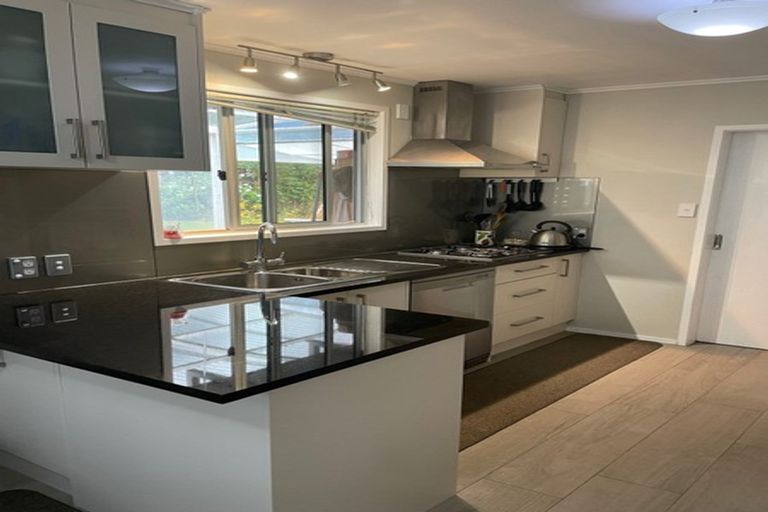 Photo of property in 1/25 Regency Place, Sunnynook, Auckland, 0632