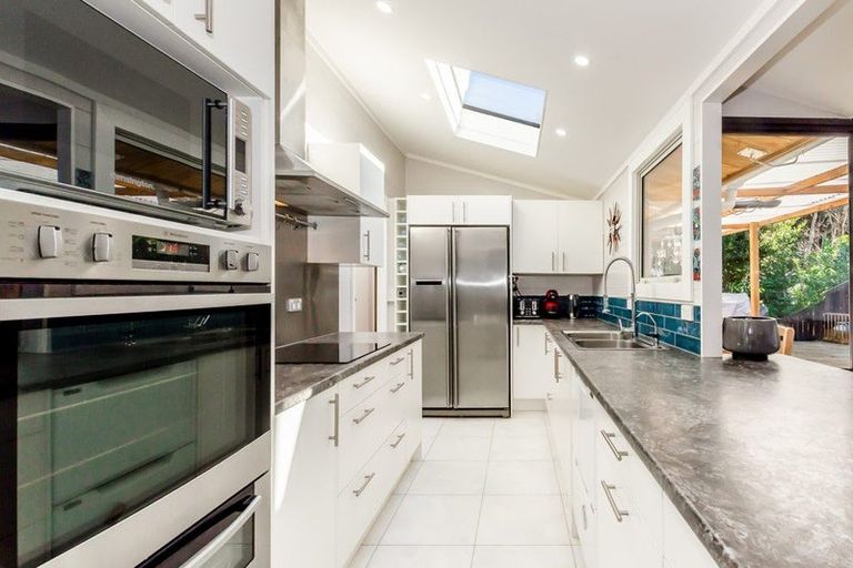 Photo of property in 15 Tiromoana Road, Raumati South, Paraparaumu, 5032