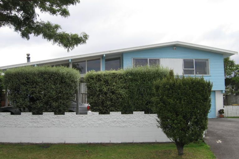 Photo of property in 3 Prior Place, Glendene, Auckland, 0602