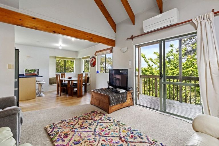 Photo of property in 26 Merewhira Road, Paremoremo, Albany, 0793