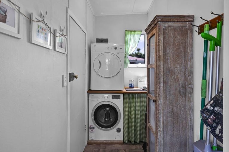 Photo of property in 10 Lincoln Street, Patea, 4520