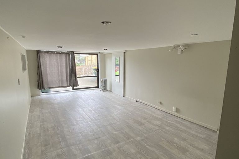 Photo of property in 17 Bradbury Road, Botany Downs, Auckland, 2010