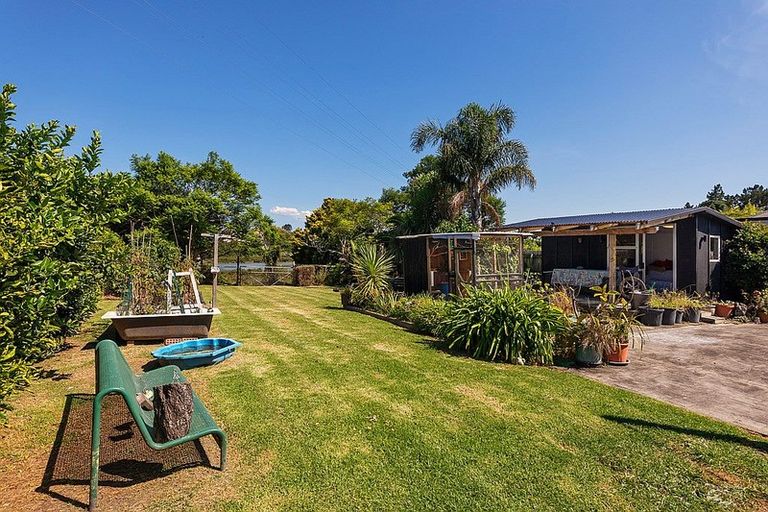 Photo of property in 44 Cobham Crescent, Kelston, Auckland, 0602