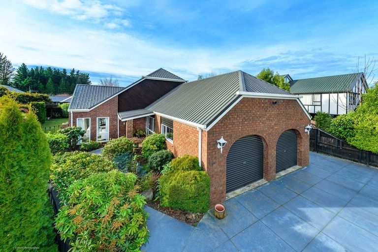 Photo of property in 22 Felstead Place, Avonhead, Christchurch, 8042