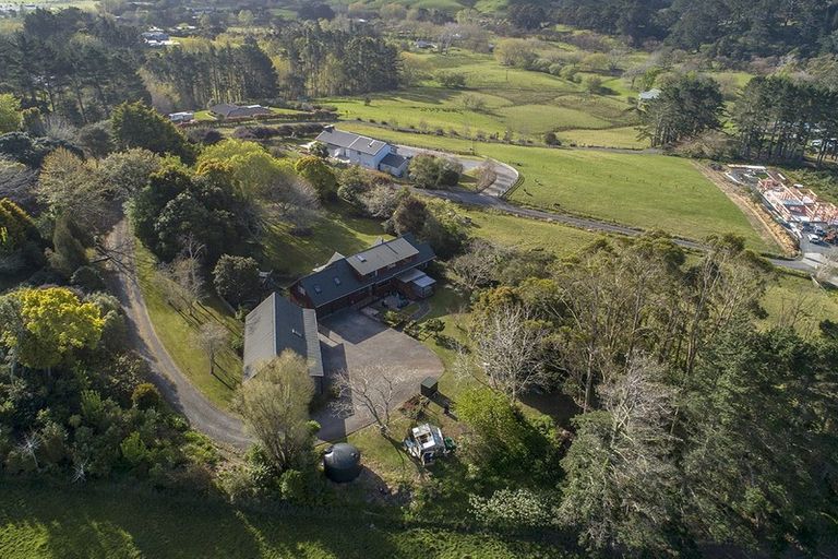 Photo of property in 2 Pineview Lane, Helensville, 0875