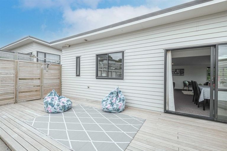 Photo of property in 106b Glanmire Road, Newlands, Wellington, 6037