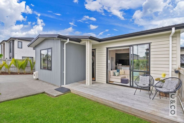 Photo of property in 5 Byron Drury Way, Riverhead, 0820