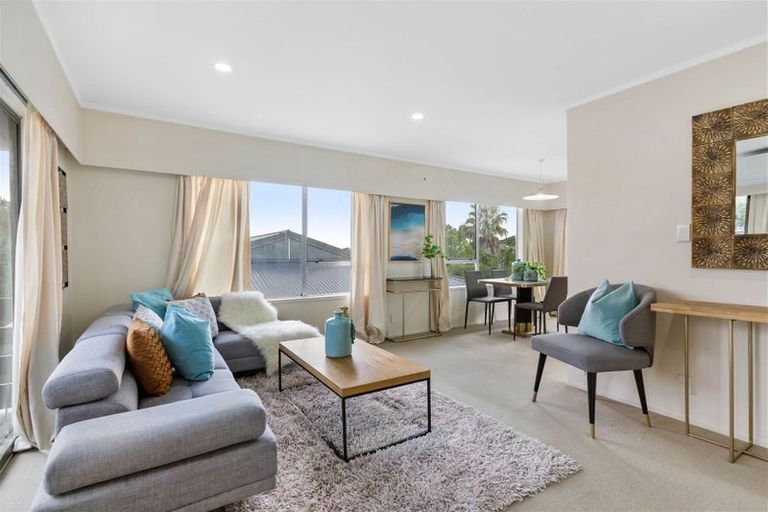 Photo of property in 2/98 Velma Road, Hillcrest, Auckland, 0627