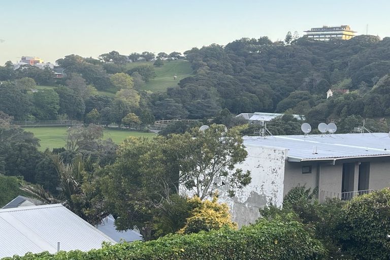 Photo of property in 4/15 Upper Lewisville Terrace, Thorndon, Wellington, 6011