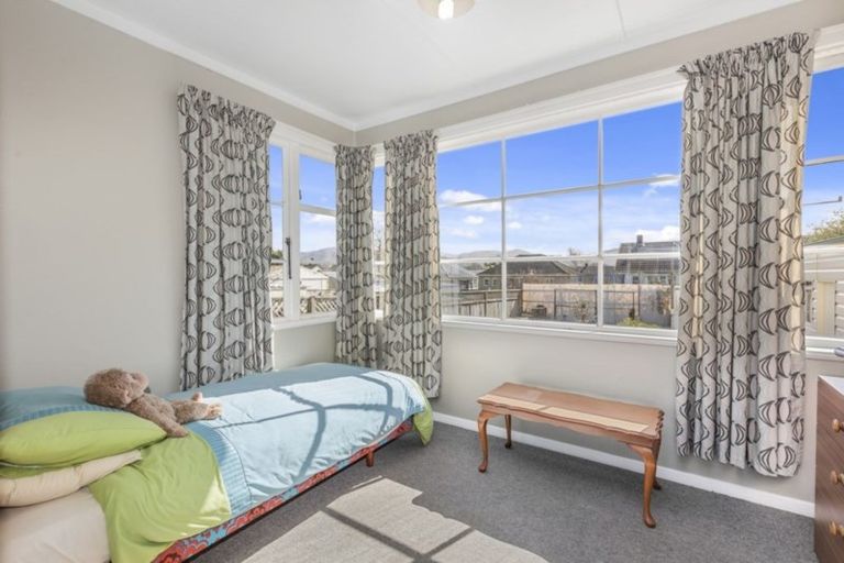 Photo of property in 127 Waddington Drive, Naenae, Lower Hutt, 5011