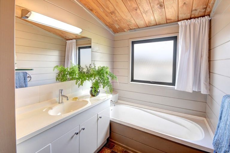 Photo of property in 20 Estuary Crescent, Fairfield, Dunedin, 9018