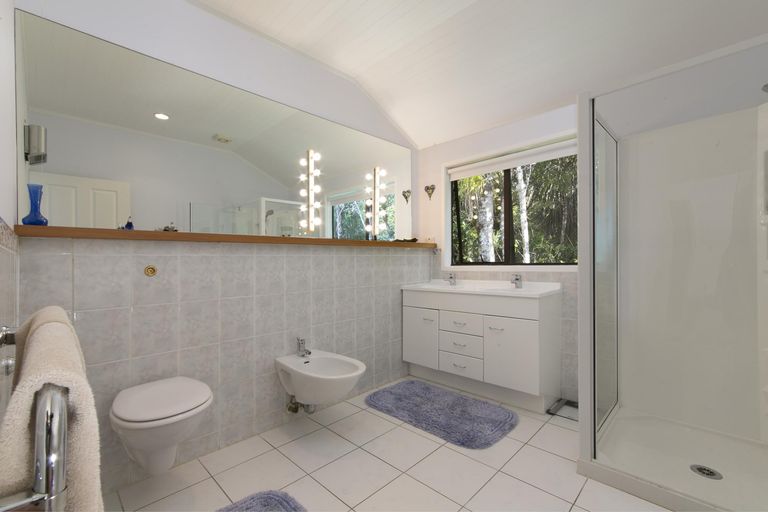 Photo of property in 789 Scenic Drive, Henderson Valley, Auckland, 0612