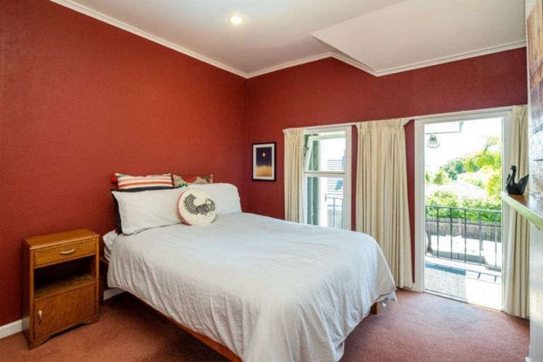 Photo of property in 1 Tauroa Road, Havelock North, 4130