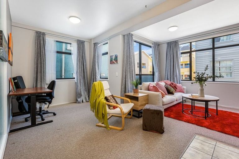 Photo of property in 2/27 Drummond Street, Mount Cook, Wellington, 6021